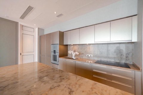 Condo in Bangkok, Thailand, 3 bedrooms № 209695 - photo 6