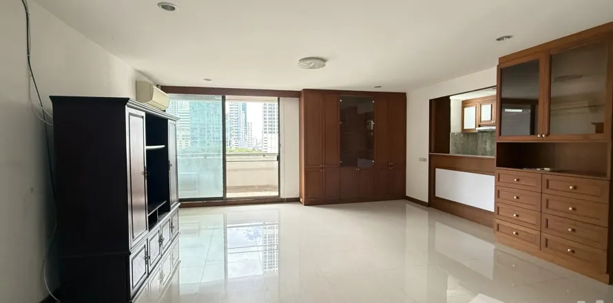 Condo in Watthana, Bangkok, Thailand, 2 bedrooms № 169267
