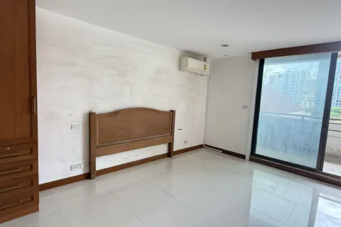 Condo in Watthana, Bangkok, Thailand, 2 bedrooms № 169267 - photo 9