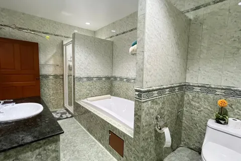Casa de 5 dormitorios en Pattaya, Tailandia № 211722 - foto 10