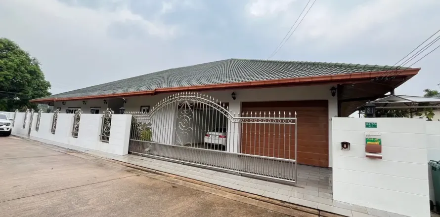 Casa de 5 dormitorios en Pattaya, Tailandia № 211722