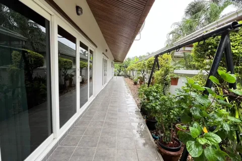 Casa de 5 dormitorios en Pattaya, Tailandia № 211722 - foto 8
