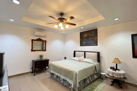 Casa de 5 dormitorios en Pattaya, Tailandia № 211722 - foto 7