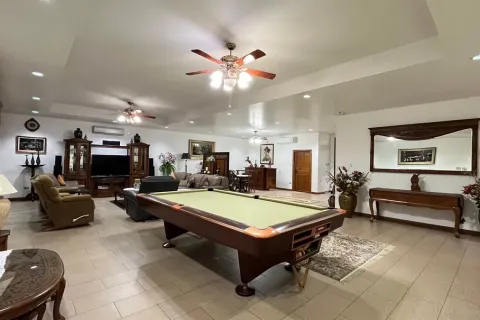 Casa de 5 dormitorios en Pattaya, Tailandia № 211722 - foto 2