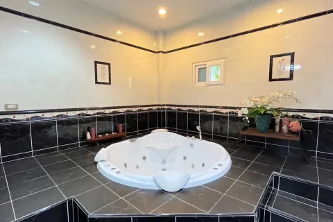 Casa de 5 dormitorios en Pattaya, Tailandia № 211722 - foto 6