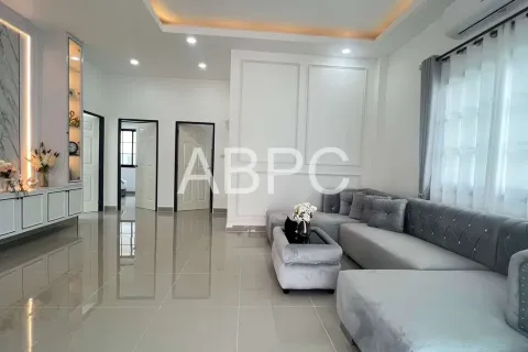 Casa de 3 dormitorios en Pattaya, Tailandia № 211724 - foto 4