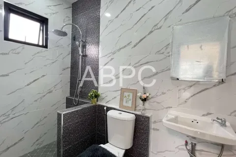Casa de 3 dormitorios en Pattaya, Tailandia № 211724 - foto 10