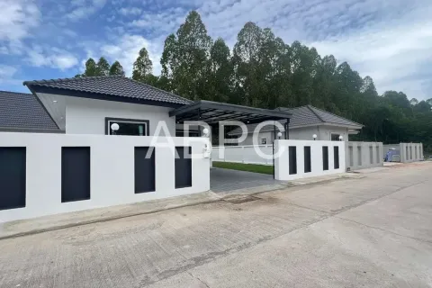 Casa de 3 dormitorios en Pattaya, Tailandia № 211724 - foto 11