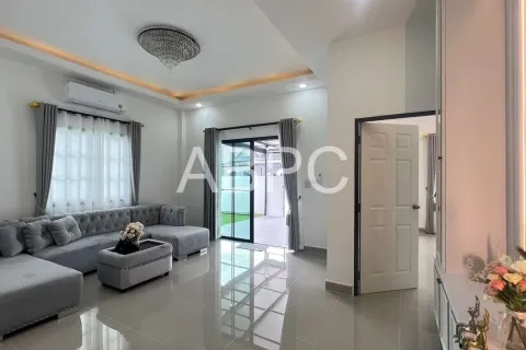 Casa de 3 dormitorios en Pattaya, Tailandia № 211724 - foto 6