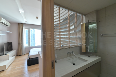 Condo in Bangkok, Thailand, 1 bedroom  № 209224 - photo 2