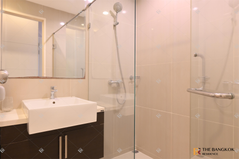 Condo in Bangkok, Thailand, 1 bedroom  № 209223 - photo 3
