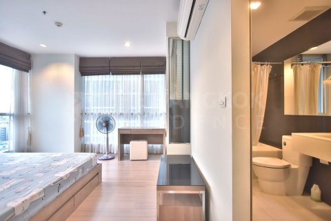 Condo in Bangkok, Thailand, 2 bedrooms  № 209225 - photo 7