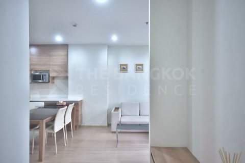 Condo in Bangkok, Thailand, 2 bedrooms  № 209225 - photo 3