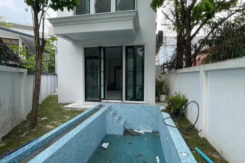 Haus in Watthana, Bangkok, Thailand 4 Schlafzimmer № 215793 - Foto 3