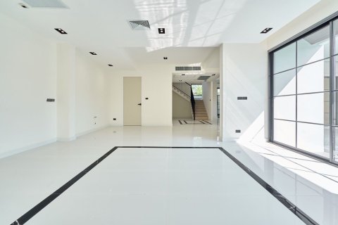 House in San Sai, Thailand 4 bedrooms № 148960 - photo 11