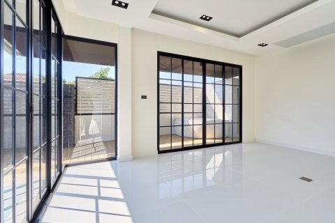 House in San Sai, Thailand 4 bedrooms № 148960 - photo 9