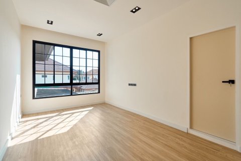 House in San Sai, Thailand 4 bedrooms № 148960 - photo 20