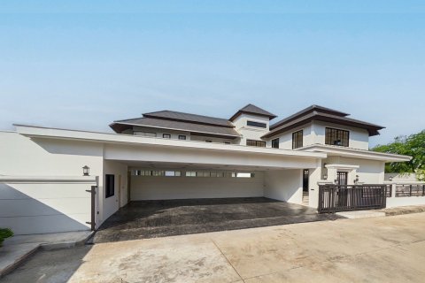 House in San Sai, Thailand 4 bedrooms № 148960 - photo 2