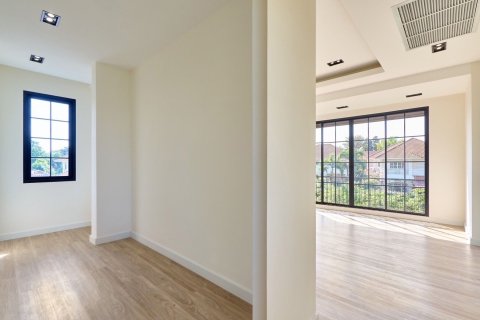 House in San Sai, Thailand 4 bedrooms № 148960 - photo 30