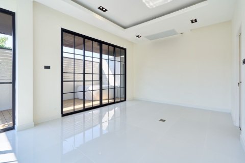 House in San Sai, Thailand 4 bedrooms № 148960 - photo 5