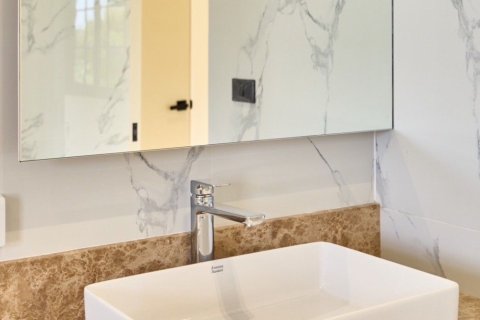 House in San Sai, Thailand 4 bedrooms № 148960 - photo 22