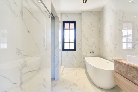 House in San Sai, Thailand 4 bedrooms № 148960 - photo 15