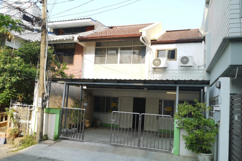 Townhouse in Khlong Toei, Bangkok, Thailand 3 bedrooms № 148958 - photo 1