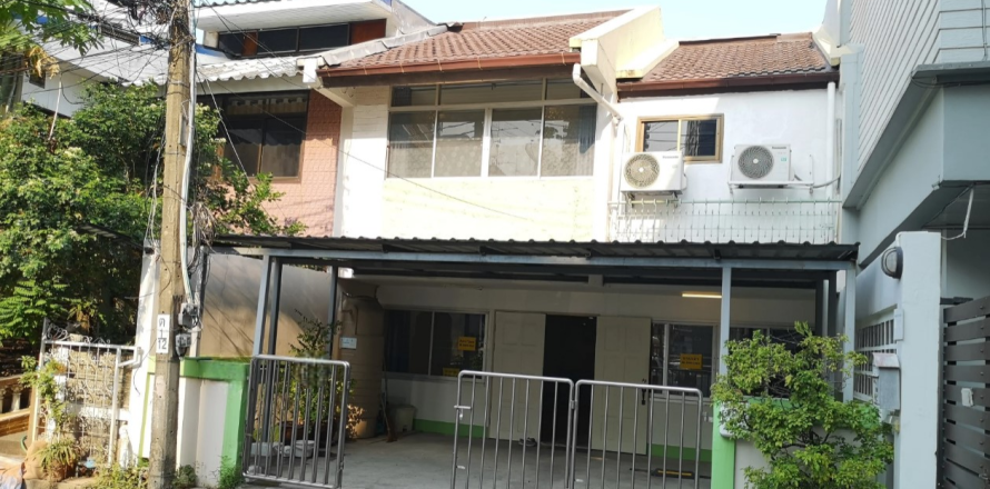 Townhouse in Khlong Toei, Bangkok, Thailand 3 bedrooms № 148958