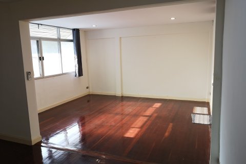 Townhouse in Khlong Toei, Bangkok, Thailand 3 bedrooms № 148958 - photo 4
