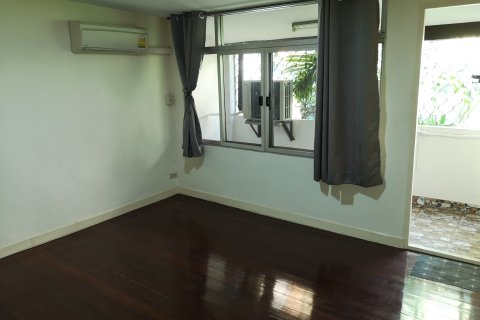 Townhouse in Khlong Toei, Bangkok, Thailand 3 bedrooms № 148958 - photo 2