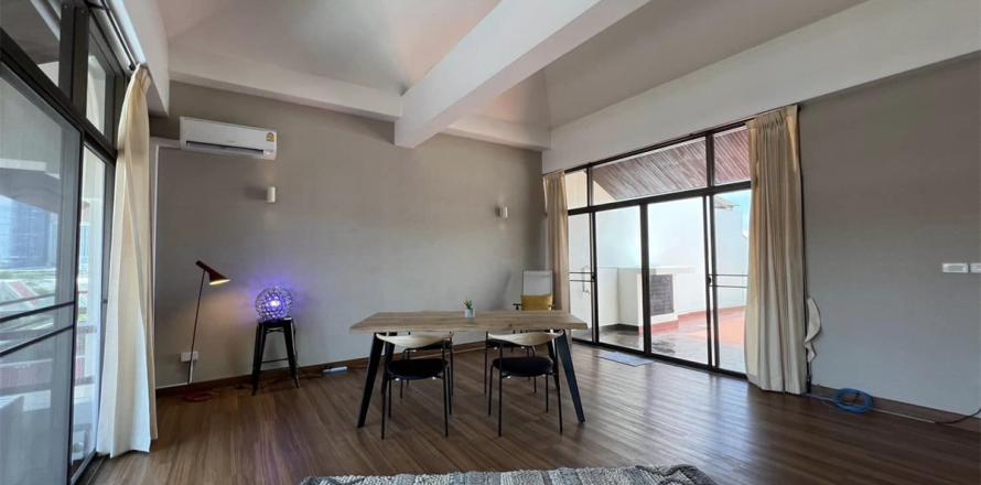Townhouse in Bangkok, Thailand 4 bedrooms № 189560