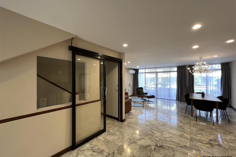 Townhouse in Bangkok, Thailand 4 bedrooms № 189560 - photo 4