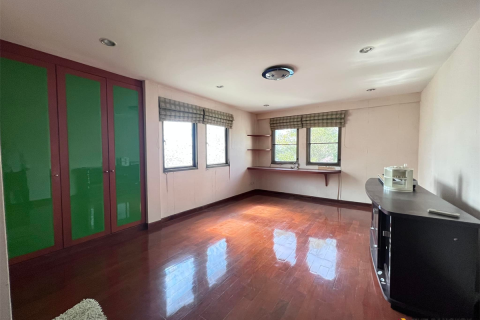 Townhouse in Bangkok, Thailand 4 bedrooms № 189554 - photo 2