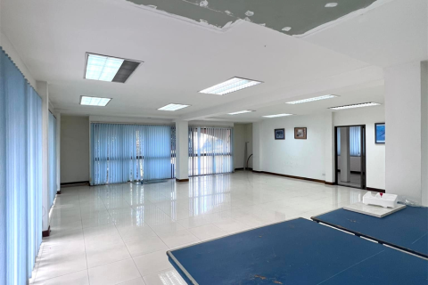 Townhouse in Bangkok, Thailand 4 bedrooms № 189554 - photo 9