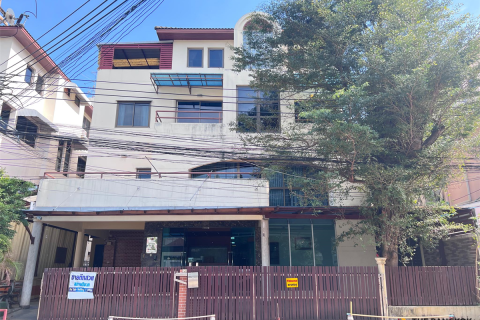 Townhouse in Bangkok, Thailand 4 bedrooms № 189554 - photo 7