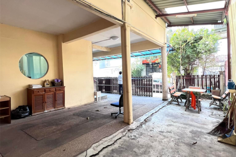 Townhouse in Bangkok, Thailand 4 bedrooms № 189555 - photo 4