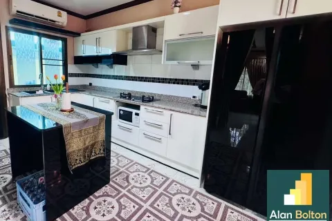 Casa de 3 dormitorios en Pattaya, Tailandia № 210796 - foto 11