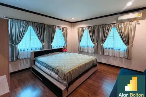 Casa de 3 dormitorios en Pattaya, Tailandia № 210796 - foto 3