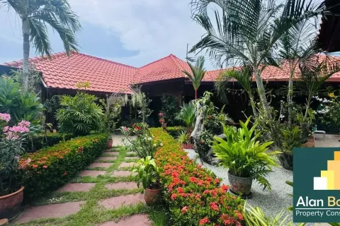 Casa de 3 dormitorios en Pattaya, Tailandia № 210796 - foto 26