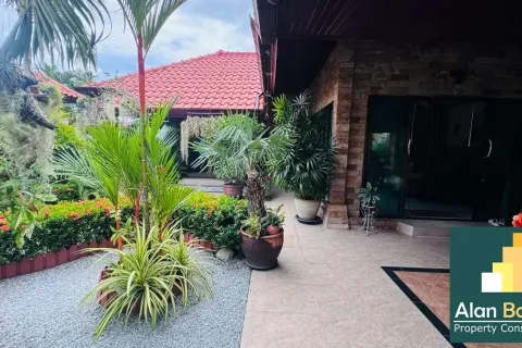 Casa de 3 dormitorios en Pattaya, Tailandia № 210796 - foto 12
