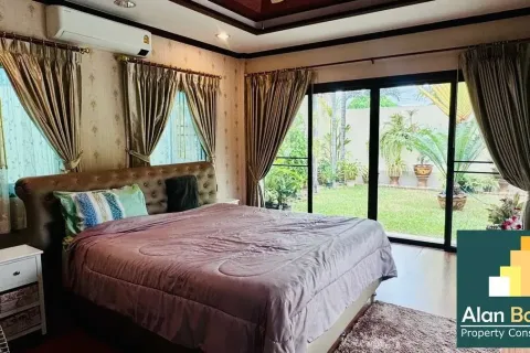 Casa de 3 dormitorios en Pattaya, Tailandia № 210796 - foto 9