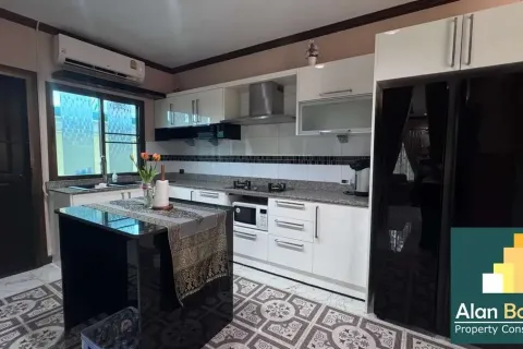 Casa de 3 dormitorios en Pattaya, Tailandia № 210796 - foto 7