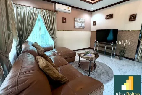 Casa de 3 dormitorios en Pattaya, Tailandia № 210796 - foto 4
