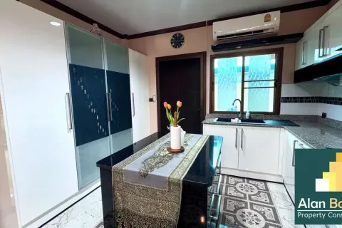Casa de 3 dormitorios en Pattaya, Tailandia № 210796 - foto 5