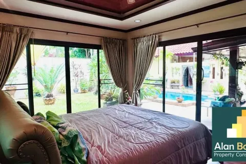 Casa de 3 dormitorios en Pattaya, Tailandia № 210796 - foto 10