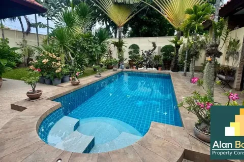 Casa de 3 dormitorios en Pattaya, Tailandia № 210796 - foto 2