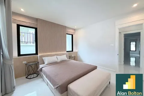 Casa de 4 dormitorios en Pattaya, Tailandia № 210797 - foto 16