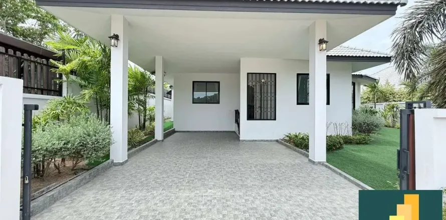 Casa de 4 dormitorios en Pattaya, Tailandia № 210797