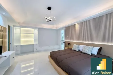 Casa de 4 dormitorios en Pattaya, Tailandia № 210797 - foto 11