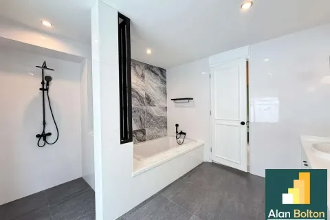 Casa de 4 dormitorios en Pattaya, Tailandia № 210797 - foto 15